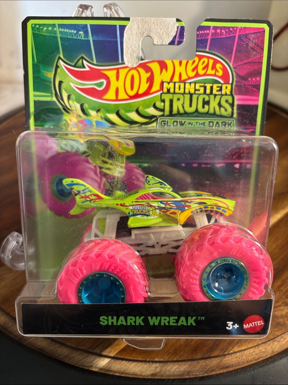Mattel Hot Wheels Monster Trucks Shark Wreak - Neon Green & Bright Pink